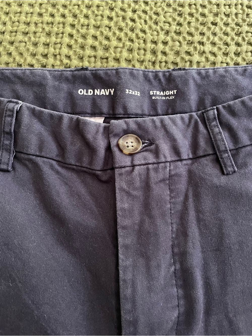 Old Navy Straight Fit Men’s Chinos in Navy Blue